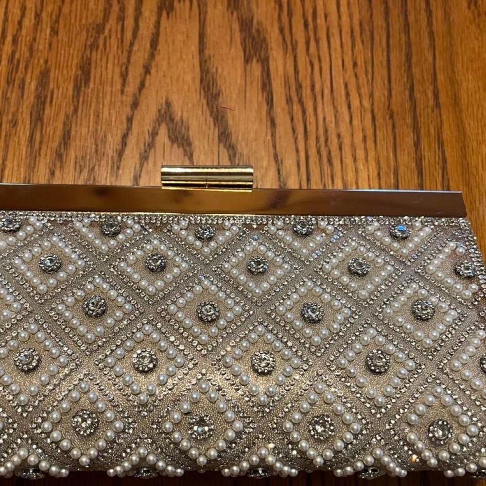 Kelly&Katie Women's Silver Clutch Handbag NWT